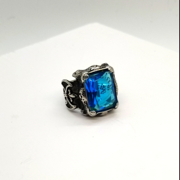 Mans Ring - Picture 3 of 3